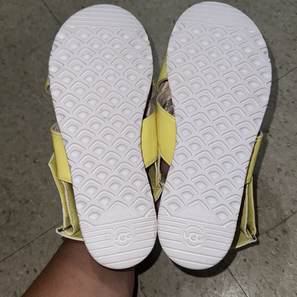Ugg yellow Sandals - 5 - Picture 5 of 5